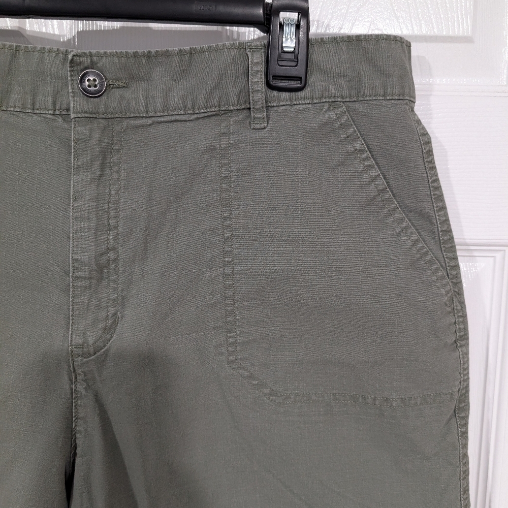 Eddie Bauer Medium Green Sage Ripstop Casual Shorts in Size 14 - Picture 3 of 12